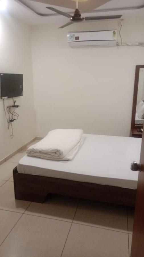 Hotel Shreeji'S Gandhinagar Eksteriør billede