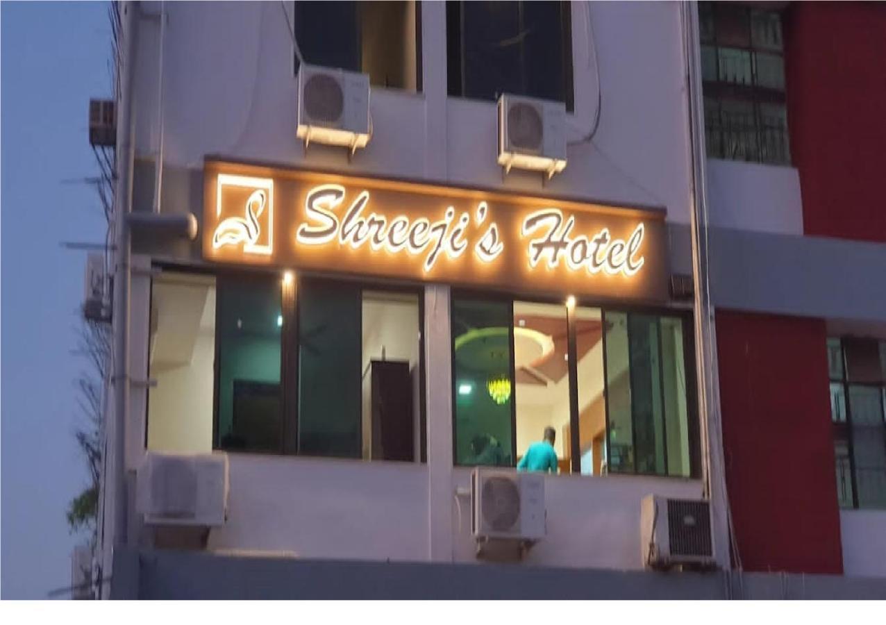 Hotel Shreeji'S Gandhinagar Eksteriør billede