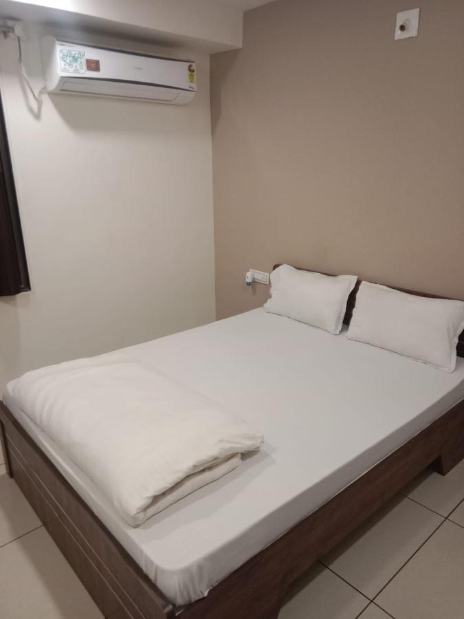 Hotel Shreeji'S Gandhinagar Eksteriør billede