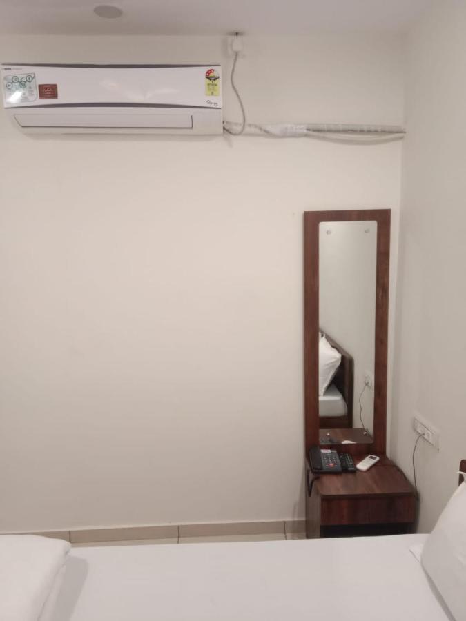 Hotel Shreeji'S Gandhinagar Eksteriør billede