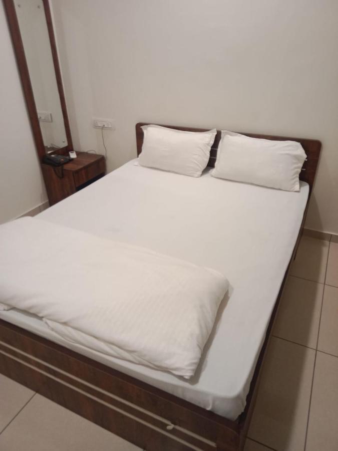 Hotel Shreeji'S Gandhinagar Eksteriør billede